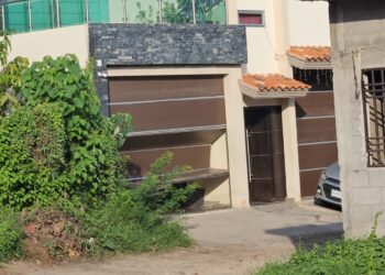 Atacan a balazos e intentan quemar una casa de dos plantas en la colonia Amado Nervo