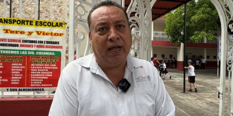 “Los niños merecen vivir en paz”: Director de Primaria Sócrates se suma a la Marcha por la Paz