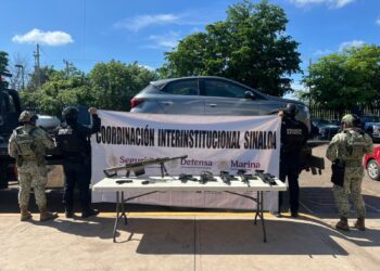 Grupo Interinstitucional asegura armamento, dos vehículos y resguarda un inmueble en Culiacán, en espera de la orden de cateo
