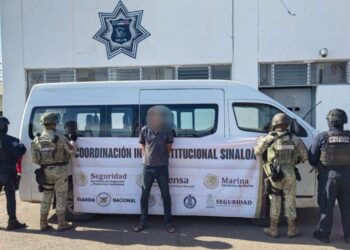 En Villa Juárez, el Grupo Interinstitucional asegura a un civil que circulaba en un vehículo con reporte de robo