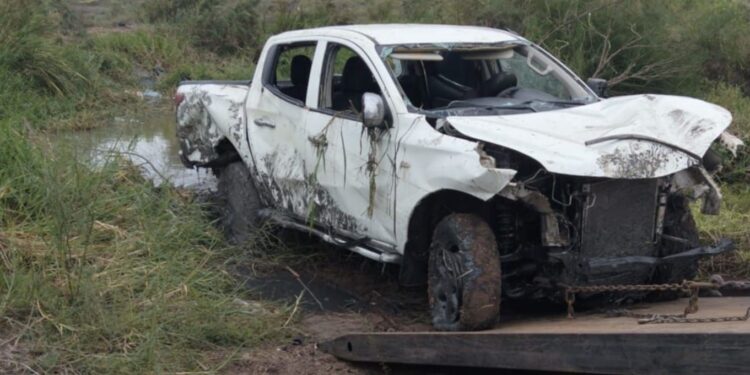 En un canal en los limites de Culiacán y Navolato hallan una camioneta, cargadores abastecidos, cartuchos útiles y artefactos explosivos