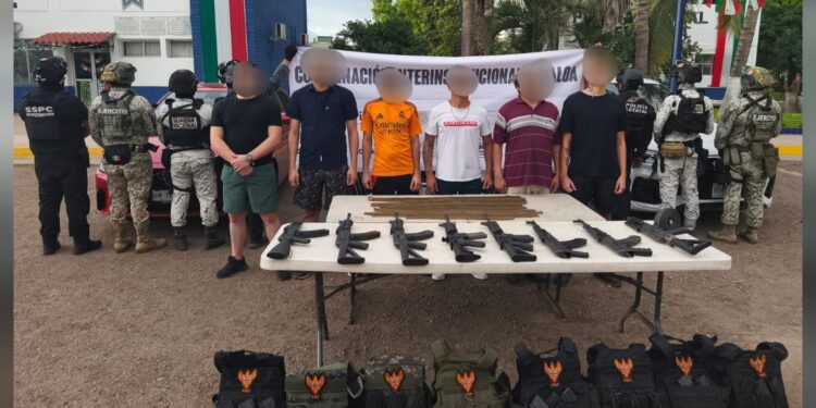 Autoridades detienen a 8 civiles armados en Altana Residencial en Culiacán