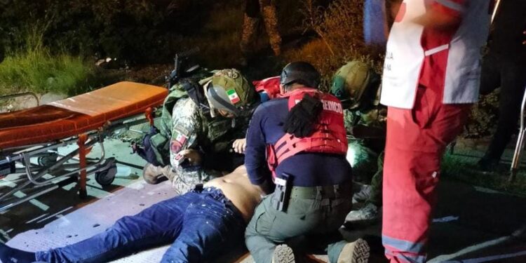 Atacan a balazos a empleado de un CAT de Coppel