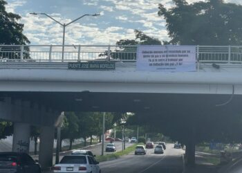 A un año de la violencia amanecen mantas con mensajes de paz en Culiacán
