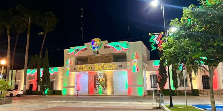 Badiraguato se pinta de colores patrios, se encuentra listo para festejar la Independencia de México