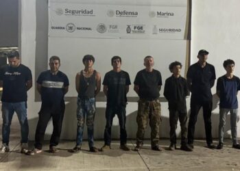 Militares capturan a grupo 10 hombres con 14 armas de fuego y 4 vehículos en Culiacán