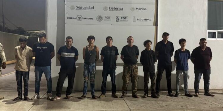 Militares capturan a grupo 10 hombres con 14 armas de fuego y 4 vehículos en Culiacán