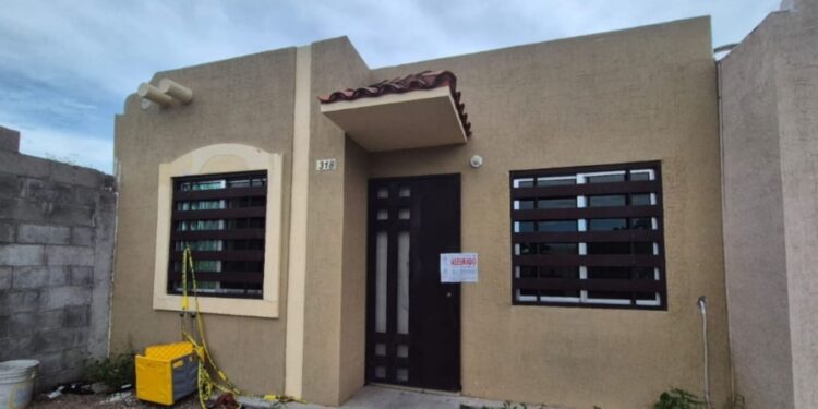 FGR ejecutó una orden de cateo en Culiacán; aseguran presuntas drogas, un cargador, cartuchos y 2 artefactos explosivos