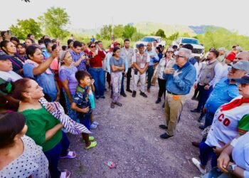 A nadie se les va a dejar de ayudar, señala Gobernador Rocha ante afectados por lluvias en Ahome