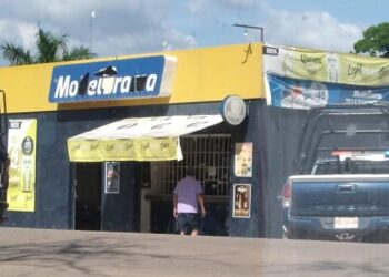 Asesinan a balazos a un vecino de Navolato al interior de un Modelorama