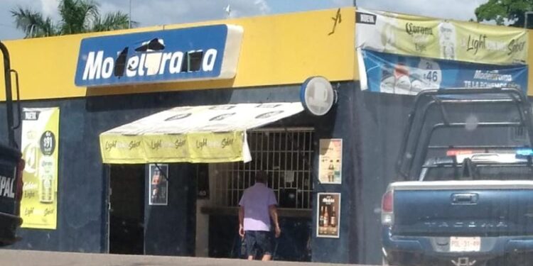 Asesinan a balazos a un vecino de Navolato al interior de un Modelorama