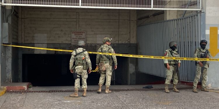 Ejecutan a balazos a dos hombres en la Miguel Alemán