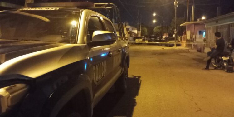 Grupo armado ejecuta a balazos a un joven en Navolato