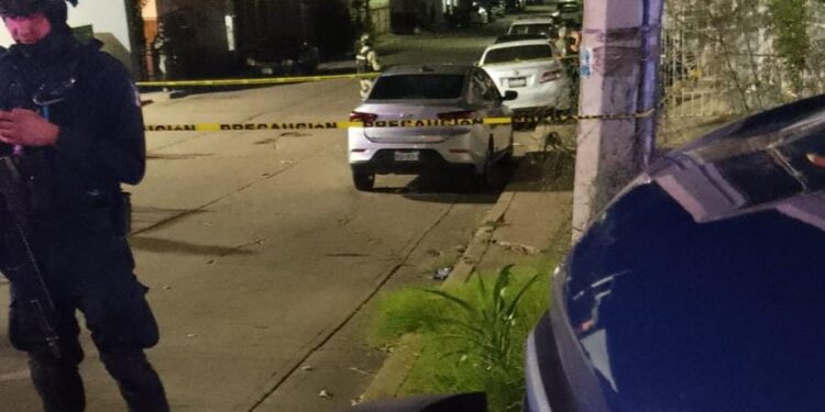 Atacan a balazos a una familia que convivía frente a su casa en la colonia Emiliano Zapata