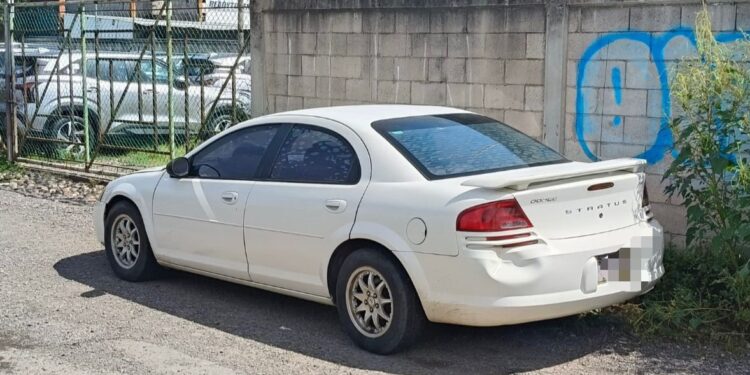 Tras reporte del robo a un banco en Culiacán, el Grupo Interinstitucional asegura vehículo y arma de fuego