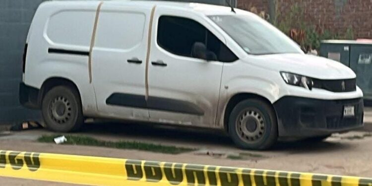 Delincuente ataca con un cuchillo a un hombre y su perro en el fraccionamiento Villas del Manantial