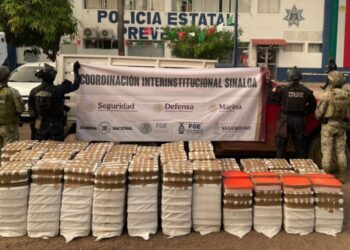 Durante un operativo de búsqueda en Culiacán, el Grupo Interinstitucional localizó una camioneta y, en su interior, paquetes con más de 1000 kilos de presunta metanfetamina