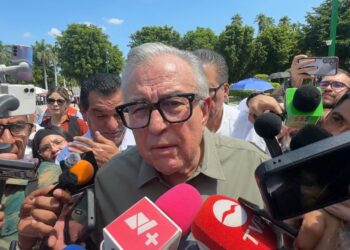 “Habrá más cambios en el gabinete, estén atentos”: Rocha