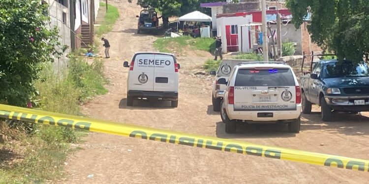 Asesinan a balazos a un joven no identificado en la colonia Francisco Alarcón