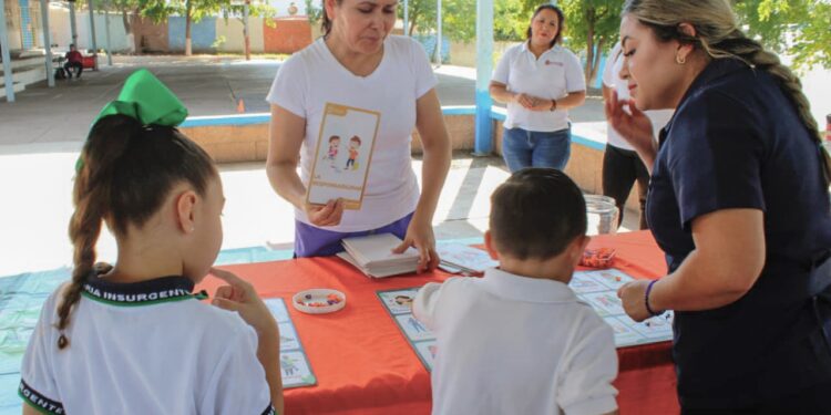 Feria de Servicios llega a la Primaria Insurgentes con actividades para niñas y niños