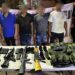Detienen a 4 civiles con armas largas, cargadores, cartuchos y equipo táctico