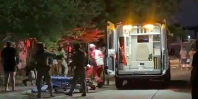 Atacan a balazos a una mujer en Las Amapas