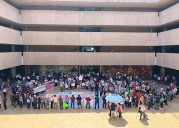 Jubilados de la UAS rechazan reingeniería y piden intervención del gobernador Rocha