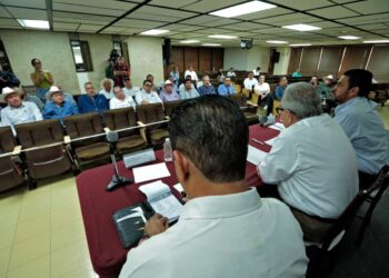 Sostiene gobernador Rocha reunión de trabajo con liderazgos agrícolas del estado