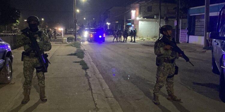 Atacan a balazos a un hombre no identificado en Chulavista