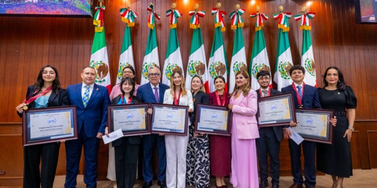 Las nuevas generaciones están llamadas a ser el relevo en la política y en la sociedad: Gobernador Rocha Moya
