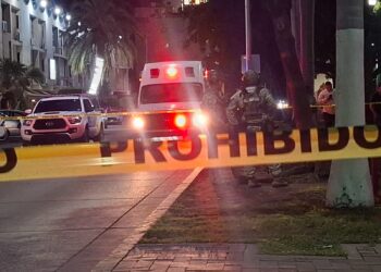Atacan a balazos a dos mujeres en la 5 de Febrero; una de las víctimas falleció