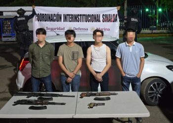En Culiacán, detienen a 4 civiles con armamento exclusivo y tres vehículos con reporte de robo