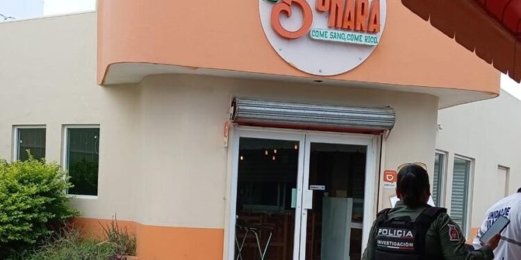 Ejecutan a balazos a empleado de establecimiento de comida ligera cerca del Hospital Civil y la Facultad de Enfermería