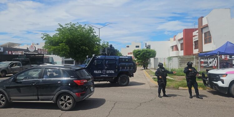 Tiroteo entre estatales y delincuentes deja un policía fallecido y un delincuente detenido y herido
