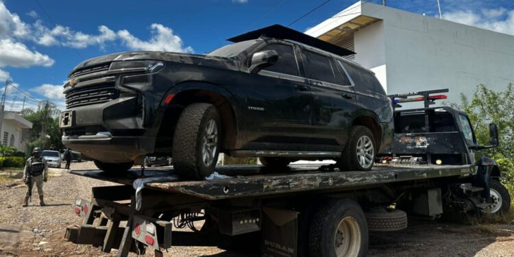 Aseguran una camioneta con blindaje y torreta hidráulica para ametralladora en La Higuerita
