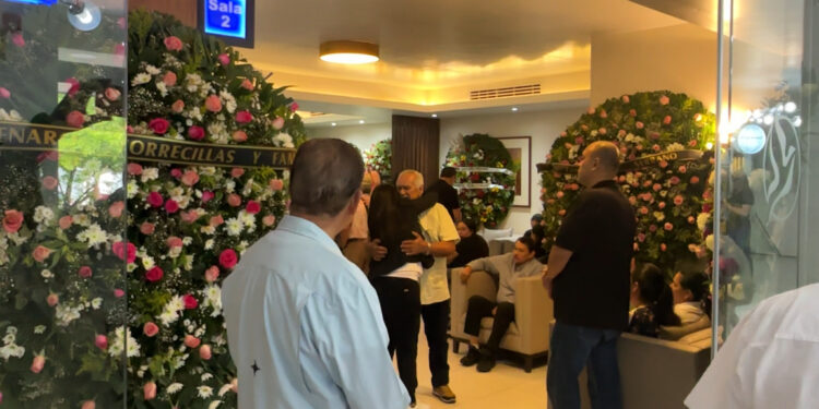 Le destruyeron su vida, su rostro, pero habrá paz: Padre de maestra ultimada en Altata