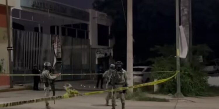 Muere uno de los jóvenes acribillados a balazos frente a un restaurante en la Guadalupe