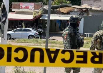 Grupo armado levanta a elemento de la PEP y tras una persecución lo rescatan herido y eliminan a unos de los responsables