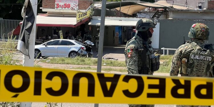 Grupo armado levanta a elemento de la PEP y tras una persecución lo rescatan herido y eliminan a unos de los responsables