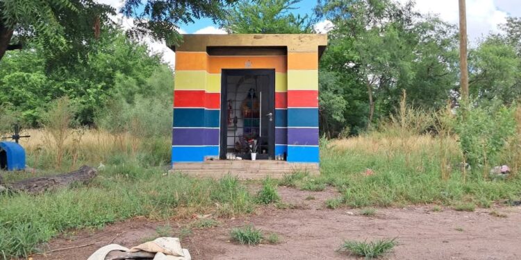 Hallan un honbre encobijado y sin vida junto al altar de la “Santa Muerte” en Costa Rica