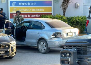 Capturan a un pasajero de un automóvil de plataforma digital que amenazaba a personas con una arma de fuego