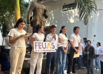 Estudiantes de la UAS marchan en conmemoración del 2 de Octubre y reafirman lucha por los derechos