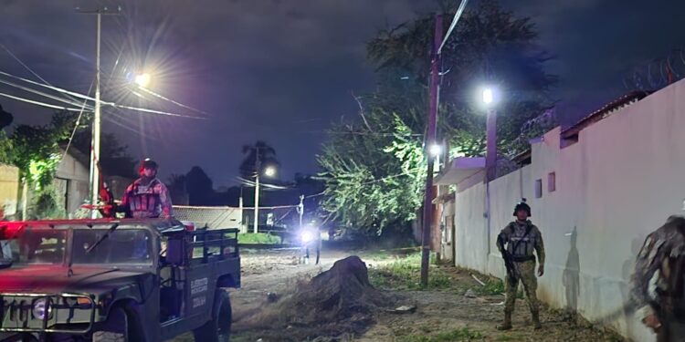 Asesinan a balazos a un joven desconocido en la colonia Pemex