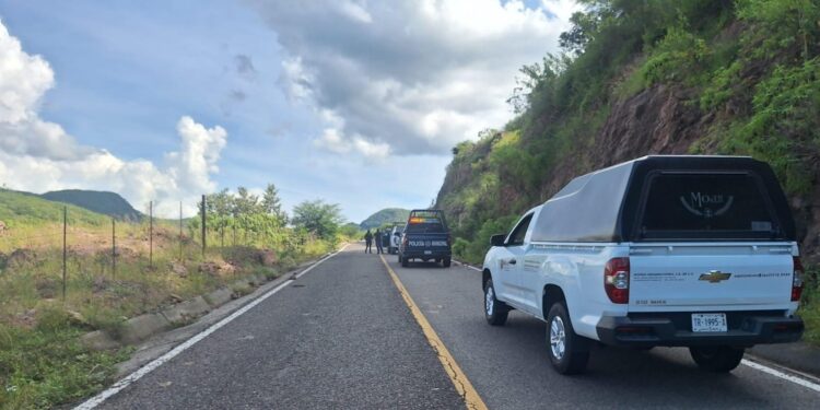 Hallan a militar ejecutado a balazos sobre la carretera Badiraguato-Parral