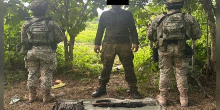 Grupo Interinstitucional detiene a hombre armado en Escuinapa