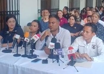 Trabajadores administrativos se manifiestan a favor de la Reingeniería de la UAS