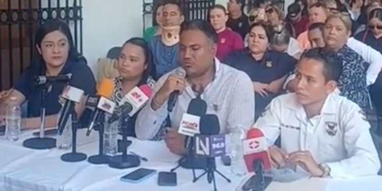 Trabajadores administrativos se manifiestan a favor de la Reingeniería de la UAS