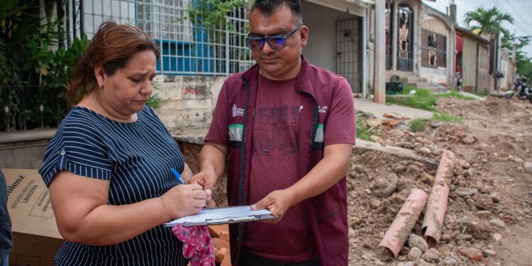 Supervisan vecinos avance y transparencia en obras de pavimentación en Culiacán