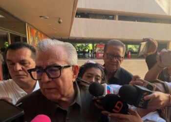 FGE investiga asesinato de policía estatal; es una hipótesis que abatidos serían los presuntos responsables, dice Rocha