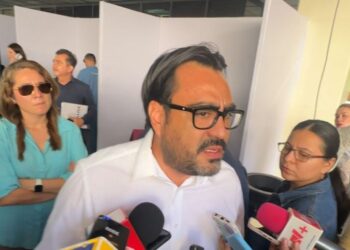 Desplazados aumentan ambulantaje en centro de Culiacán; alcalde buscará solución